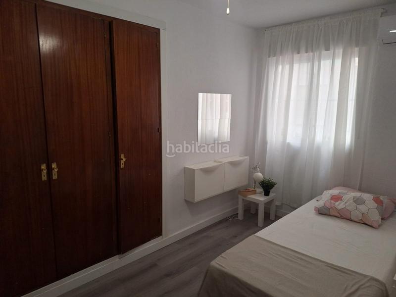 Foto 1a8feea5-ced2-4e53-a1f1-0f2542ff473d. Alquiler piso en avenida de barcelona 30 piso de 5 dormitorios en avenida barcelona para estudiantes curso escolar completo en Málaga
