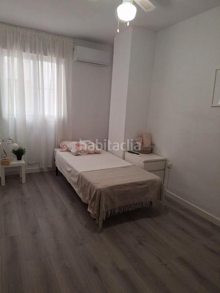 Foto 4d6d1fce-3b33-4996-a96e-f60c2affb1eb. Alquiler piso en avenida de barcelona 30 piso de 5 dormitorios en avenida barcelona para estudiantes curso escolar completo en Málaga