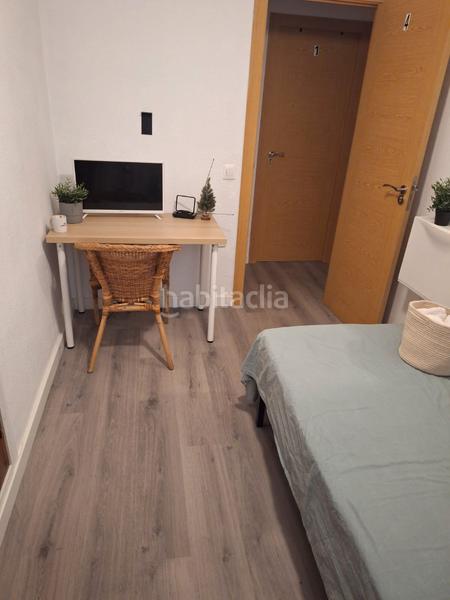 Foto 616c3411-121f-4eb0-bfc5-77509914cdc3. Alquiler piso en avenida de barcelona 30 piso de 5 dormitorios en avenida barcelona para estudiantes curso escolar completo en Málaga
