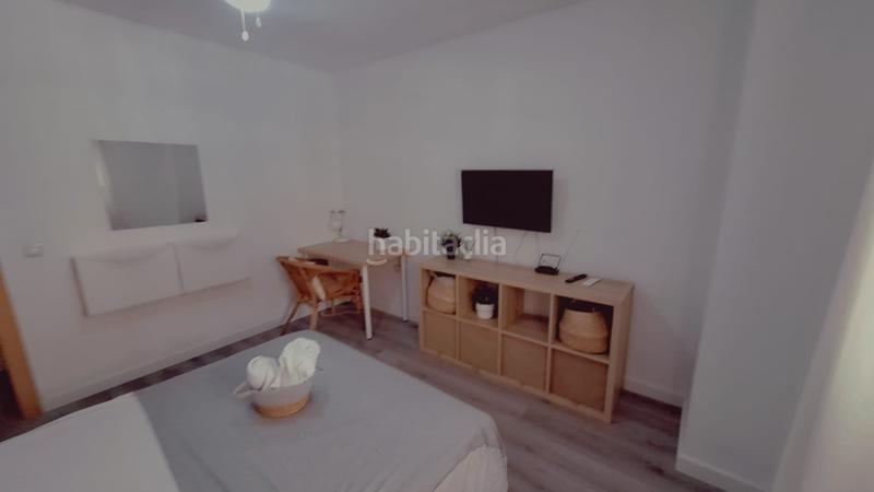 Foto 7dbeedc0-3db0-48bd-b3e9-ed744f6b82e5. Alquiler piso en avenida de barcelona 30 piso de 5 dormitorios en avenida barcelona para estudiantes curso escolar completo en Málaga