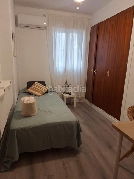 Foto 7f62674a-860d-42a4-985d-9f9f90a5088f. Alquiler piso en avenida de barcelona 30 piso de 5 dormitorios en avenida barcelona para estudiantes curso escolar completo en Málaga