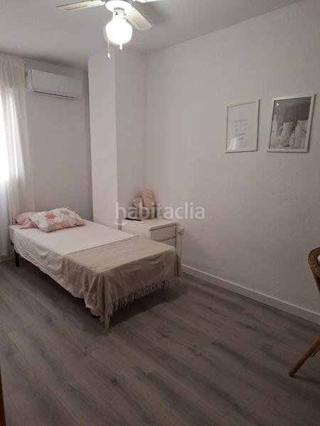 Foto 9075c422-5d51-4e7f-a006-aeb1f29781e5. Alquiler piso en avenida de barcelona 30 piso de 5 dormitorios en avenida barcelona para estudiantes curso escolar completo en Málaga