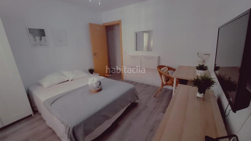 Foto a4ed96fc-c848-435a-8d90-0eac76f36697. Alquiler piso en avenida de barcelona 30 piso de 5 dormitorios en avenida barcelona para estudiantes curso escolar completo en Málaga