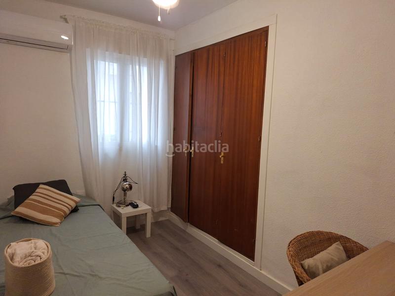 Foto b3d1d6f8-2988-40cb-8bf1-043960b108b7. Alquiler piso en avenida de barcelona 30 piso de 5 dormitorios en avenida barcelona para estudiantes curso escolar completo en Málaga