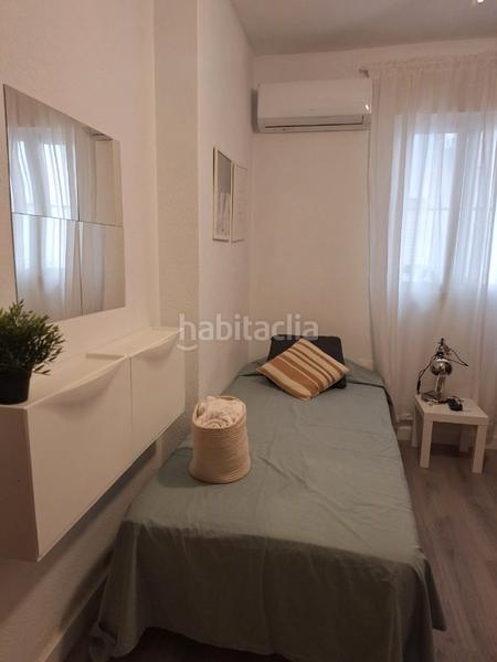 Foto c1ed38e3-56ca-4a27-9593-1a59c261eb67. Alquiler piso en avenida de barcelona 30 piso de 5 dormitorios en avenida barcelona para estudiantes curso escolar completo en Málaga