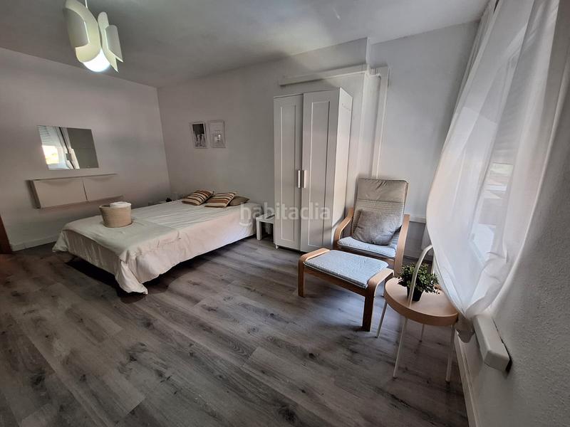 Foto c624ea1d-5726-48dd-93fa-5b89bd27ea8d. Alquiler piso en avenida de barcelona 30 piso de 5 dormitorios en avenida barcelona para estudiantes curso escolar completo en Málaga
