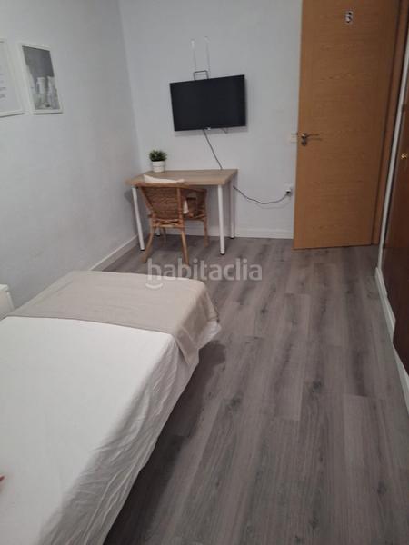 Foto f1a7b885-4ddf-4249-af38-2019a6950eef. Alquiler piso en avenida de barcelona 30 piso de 5 dormitorios en avenida barcelona para estudiantes curso escolar completo en Málaga
