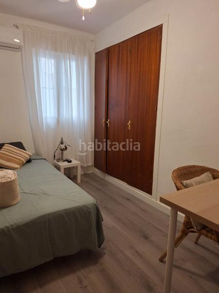 Foto ffc4d212-ceb0-4637-8f8b-b21863531e15. Alquiler piso en avenida de barcelona 30 piso de 5 dormitorios en avenida barcelona para estudiantes curso escolar completo en Málaga