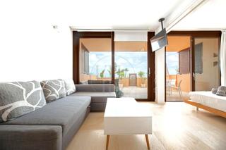 Planta baixa  Carrer de les begnies. Apartamento con terraza privada y acceso directo a la playa en p