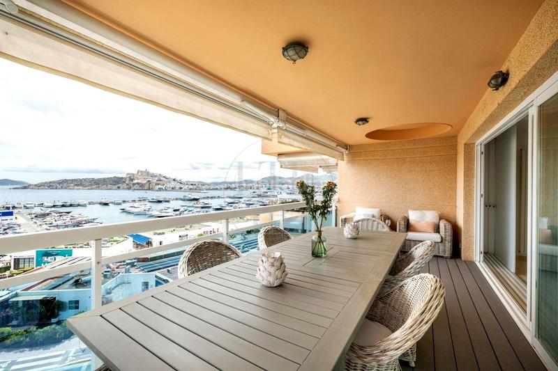 Foto 12338f17-29b3-40e2-a9ac-12bcf944b71f. Àtic amb aparcament piscina a Marina Botafoc-Talamanca Ibiza