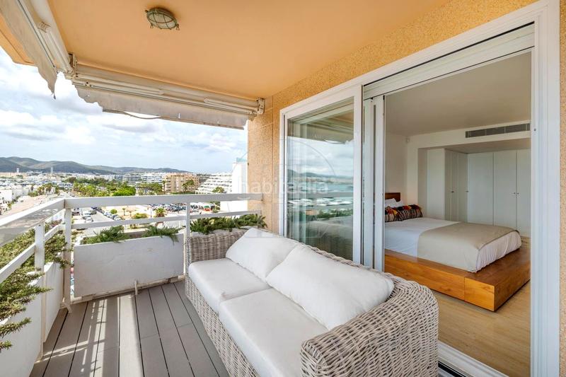 Foto 65f9d56a-f4f0-4215-9085-2b02639f366a. Àtic amb aparcament piscina a Marina Botafoc-Talamanca Ibiza