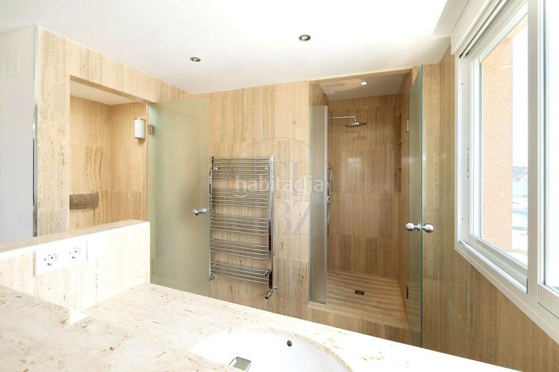 Foto 6aa2130d-c657-4283-b2c3-3239f6959769. Àtic amb aparcament piscina a Marina Botafoc-Talamanca Ibiza