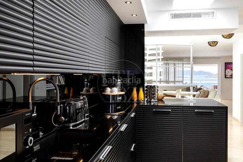 Foto a3ba8a40-95df-4c73-a667-42ed72c6a61f. Àtic amb aparcament piscina a Marina Botafoc-Talamanca Ibiza