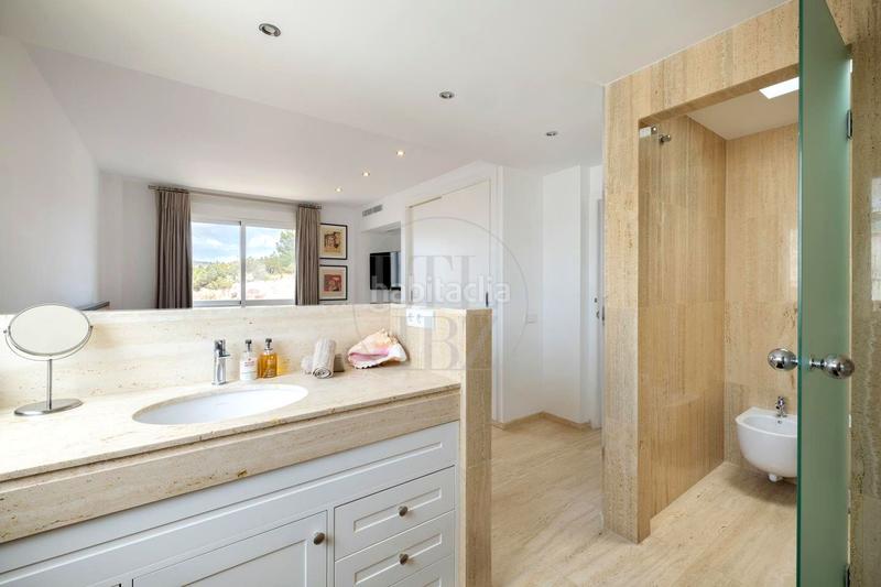 Foto cfdad6a2-efbb-4ca2-bab4-f1f4bede94b4. Àtic amb aparcament piscina a Marina Botafoc-Talamanca Ibiza