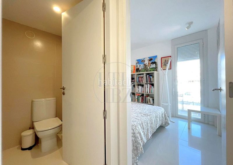 Foto ba351935-445d-4871-b22a-ae282de2eff9. Apartament amb piscina a Ses Figueretes - Platja d'en Bossa - Cas Serres Ibiza