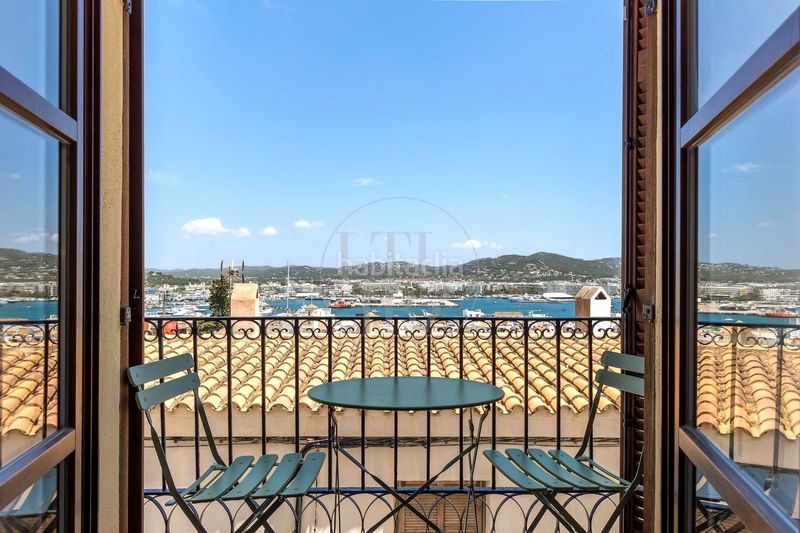 Foto c17ff2d2-ab0f-4ecc-913c-6483e7686b09. Dúplex a Dalt Vila-La Marina Ibiza