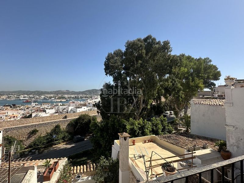 Foto 2a3c5652-8b59-429b-8974-127bcb121334. Appartement dans Dalt Vila-La Marina Ibiza