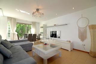 Dreistöckige Wohnung in Marina Botafoc-Talamanca. Triplex illa plana