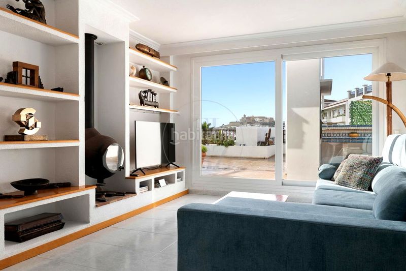 Foto 1321da76-4042-4419-9d11-92fe67729ee1. Lloguer àtic amb aparcament piscina a Marina Botafoc-Talamanca Ibiza