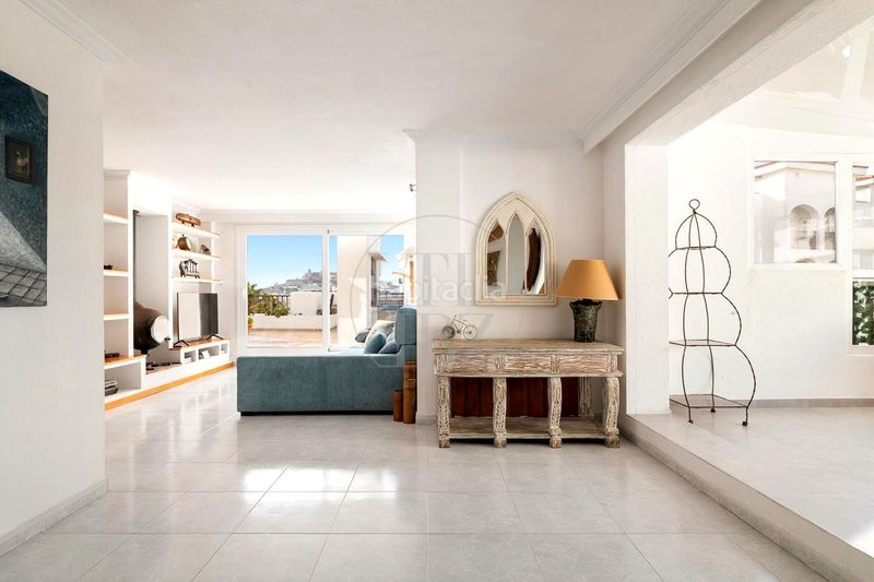 Foto 1bdc3af5-8645-4061-88ad-86e07c0bb362. Lloguer àtic amb aparcament piscina a Marina Botafoc-Talamanca Ibiza