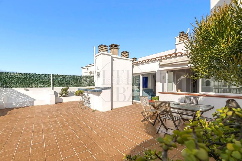 Foto 8a57b0fd-bb7c-430a-9764-e0605750f71a. Lloguer àtic amb aparcament piscina a Marina Botafoc-Talamanca Ibiza