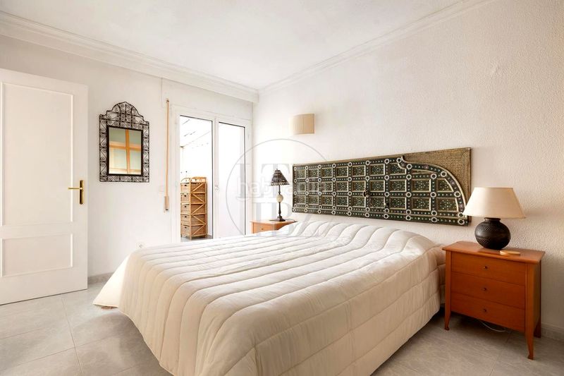 Foto 91fa9a03-f6cf-4279-9adb-cf447006e4e7. Lloguer àtic amb aparcament piscina a Marina Botafoc-Talamanca Ibiza