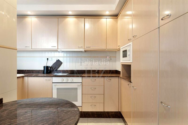 Foto c1f7f9f0-c2b3-49e2-af26-f1a44ce0ae54. Lloguer àtic amb aparcament piscina a Marina Botafoc-Talamanca Ibiza