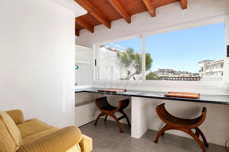 Foto f344c1a3-882e-4f2a-90dd-b300378366eb. Lloguer àtic amb aparcament piscina a Marina Botafoc-Talamanca Ibiza
