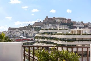 Location Attique  8 d'agost. Ático en marina botafoch en alquiler de temporada