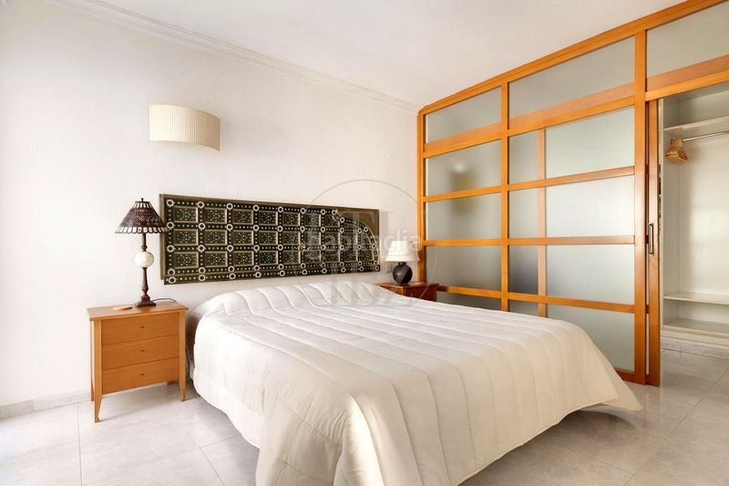 Foto 588cb1ba-d754-40e3-833a-160e80dca0a2. Miete dachwohnung mit parking pool in Marina Botafoc-Talamanca Ibiza