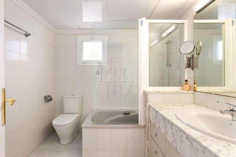 Foto d7a56408-13c5-478c-87bf-e32ae074e9bb. Miete dachwohnung mit parking pool in Marina Botafoc-Talamanca Ibiza