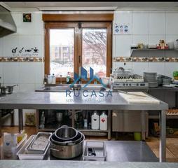 Casa  Barrio requejada. Vivienda con local en venta en polanco
