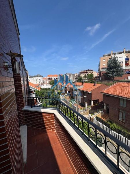 Foto b43af3ad-ca02-4567-802a-90bd89f47121. Casa a Centro Castro - Urdiales