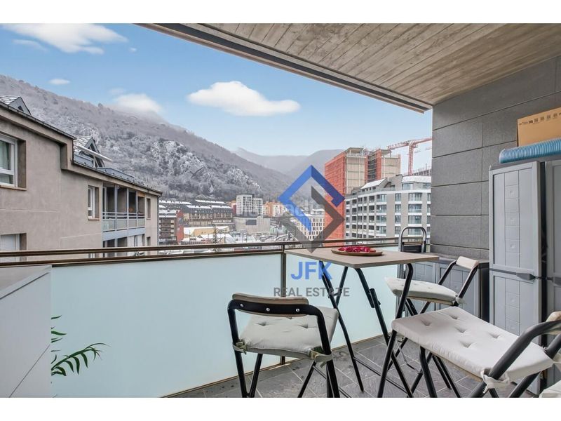 Foto 8beef020-46a1-493b-9463-5d3597234bd3. Pis amb aparcament a Centro Andorra la Vella