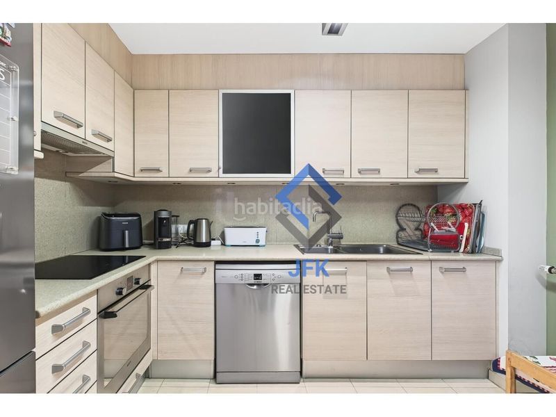 Foto b1950c5c-87dd-42ea-8999-e5b6ebb007bf. Pis amb aparcament a Centro Andorra la Vella