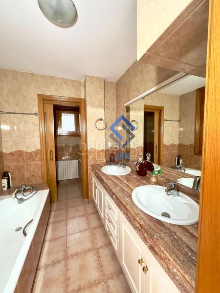 Foto 6e6d3d48-1276-4499-95ca-6c564fff27f1. Casa adossada amb calefacció aparcament a Els Vilars d´Engordany Escaldes-Engordany