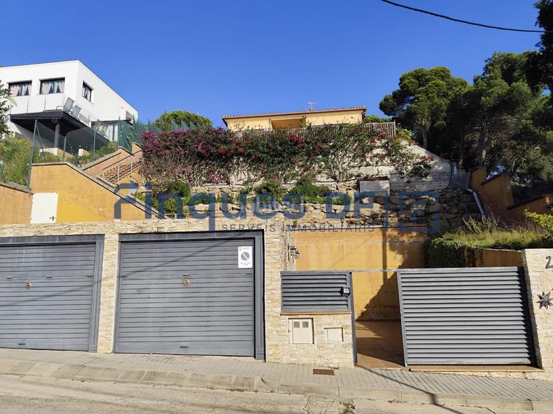 Foto 44a7e229-2686-4755-9f66-2a8002581992. Chalet mit heizung parking in residencial Blanes - vistamar Blanes