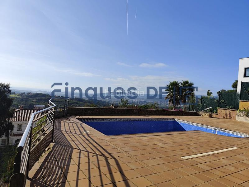 Foto 631bbc0e-d04b-4b74-a0a3-59b7d9dde916. Chalet mit heizung parking in residencial Blanes - vistamar Blanes