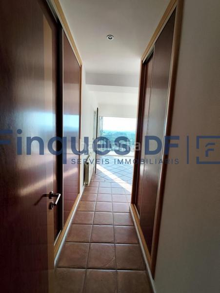Foto 687ed90e-f423-445e-bc85-3c353ef1c33a. Chalet mit heizung parking in residencial Blanes - vistamar Blanes