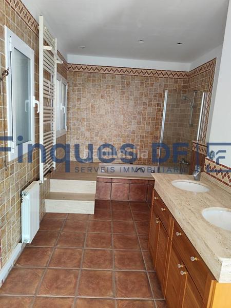 Foto e2391173-224b-4471-a368-9619a174dc17. Chalet mit heizung parking in residencial Blanes - vistamar Blanes