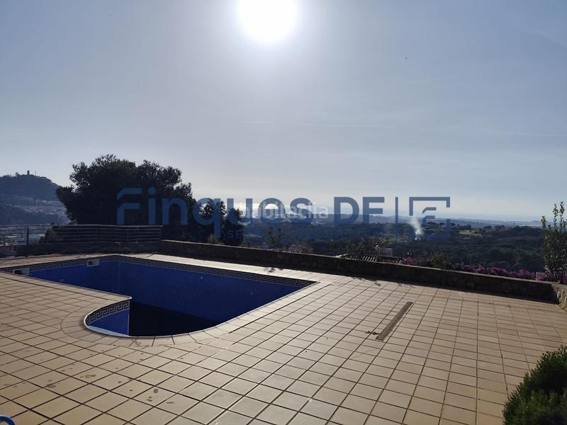 Foto f5a8b835-23f5-423c-8e04-c12a793d3902. Chalet mit heizung parking in residencial Blanes - vistamar Blanes