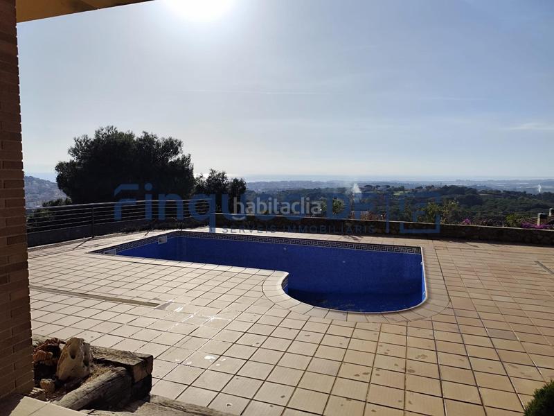 Foto 66c3fbc9-6e32-4137-9970-a6412af74437. Chalet with heating parking in residencial Blanes - vistamar Blanes