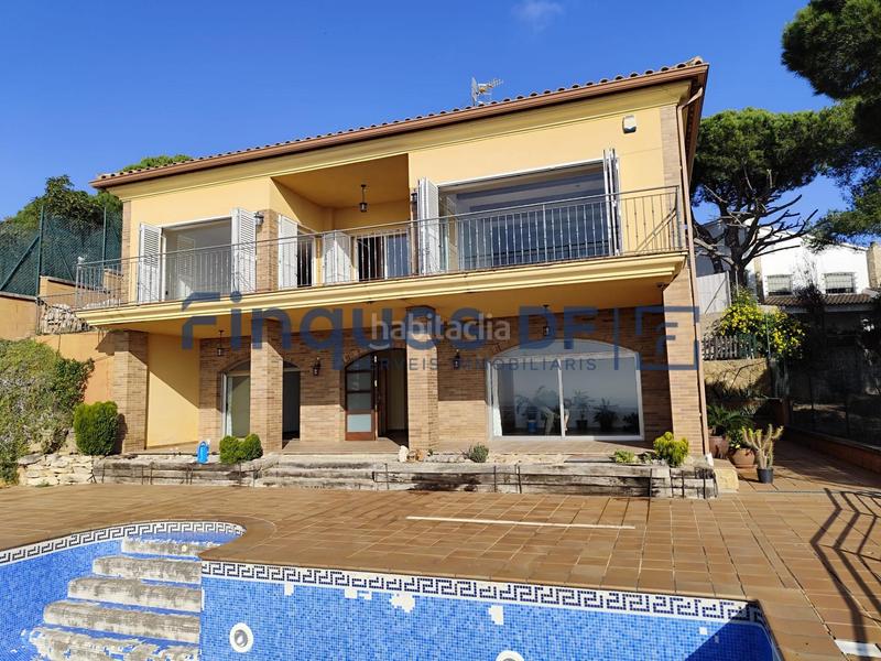 Foto f8c1614a-8c75-4e98-928a-5d136a1e9a37. Chalet avec chauffage parking dans residencial Blanes - vistamar Blanes