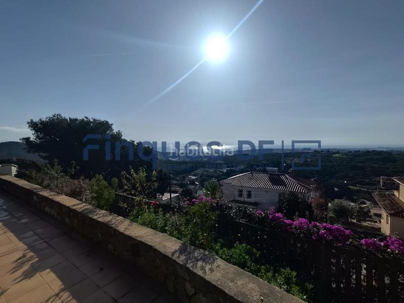 Foto 600cf914-fe1c-488c-8dac-3f999952877f. Chalet con riscaldamento parcheggio in residencial Blanes - vistamar Blanes