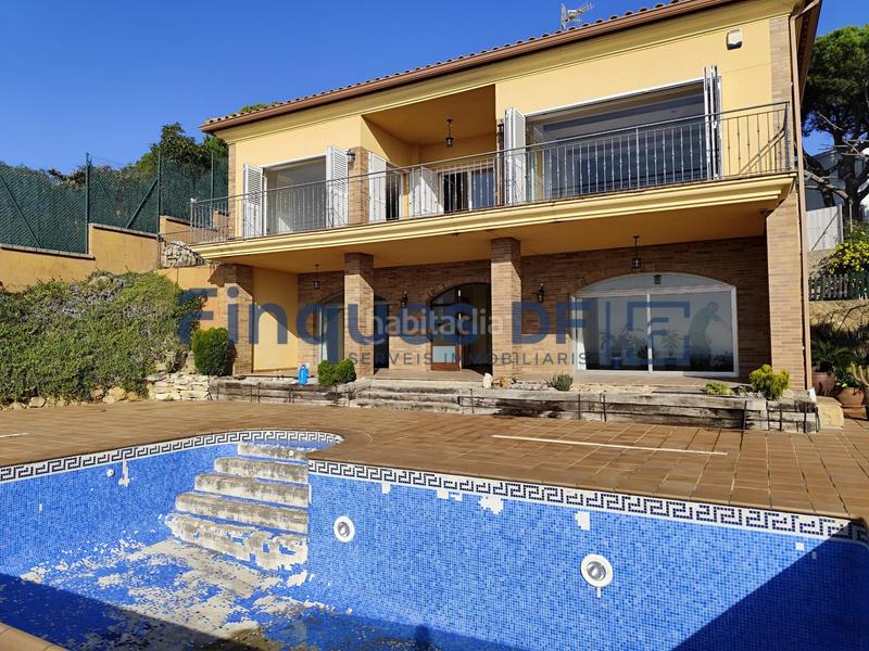 Foto 31871465-29b0-4580-b25e-9b84afaa296a. Xalet amb calefacció aparcament a residencial Blanes - vistamar Blanes