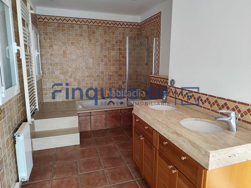 Foto 4da3b066-f563-420e-8263-6cd8ec93054b. Xalet amb calefacció aparcament a residencial Blanes - vistamar Blanes