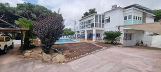 Chalet in Tueda. Casa autosuficiente y eficiente energéticamente en pineda fosca