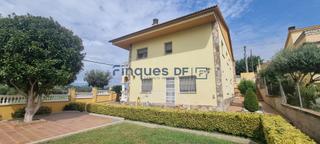 Chalet in Residencial Park. Espaciosa casa con dos viviendas independientes en residencial p