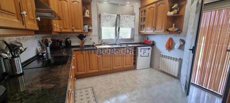 Foto 1df1e333-dd22-4a53-9ed2-3089c8e28200. Chalet avec chauffage parking dans Residencial Park Maçanet de la Selva