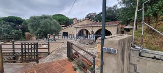Xalet a Aiguaviva Parc. Oportunidad única! casa rústica con gran parcela y múltiples esp